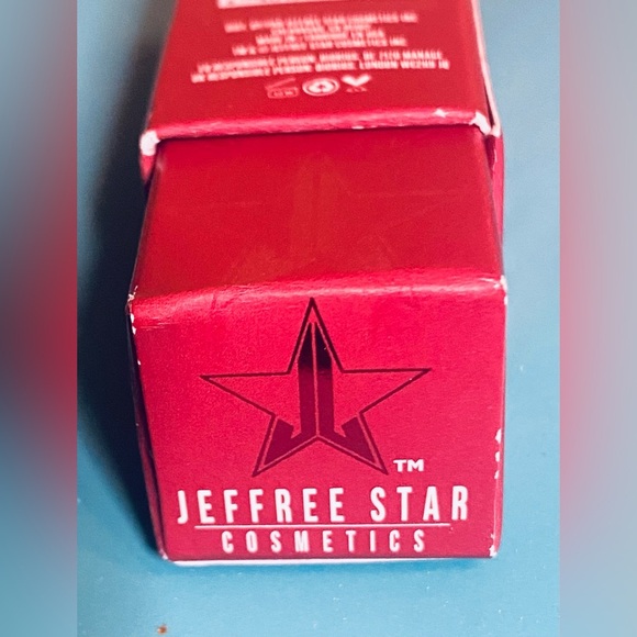 Jeffree Star Velvet Trap matte lipstick - Picture 7 of 8